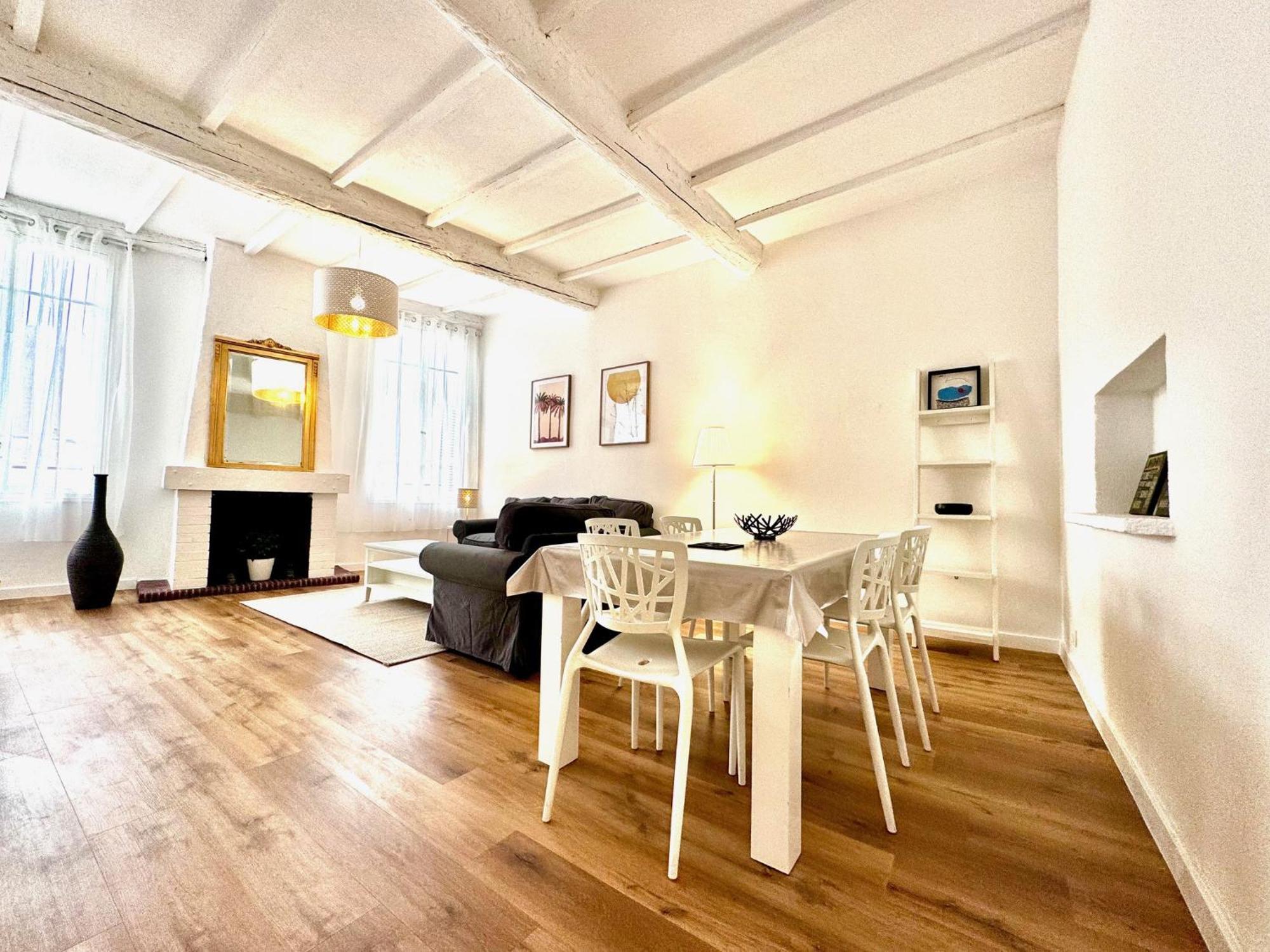 Riviera: Old Town Grand Near Promenade * Nice