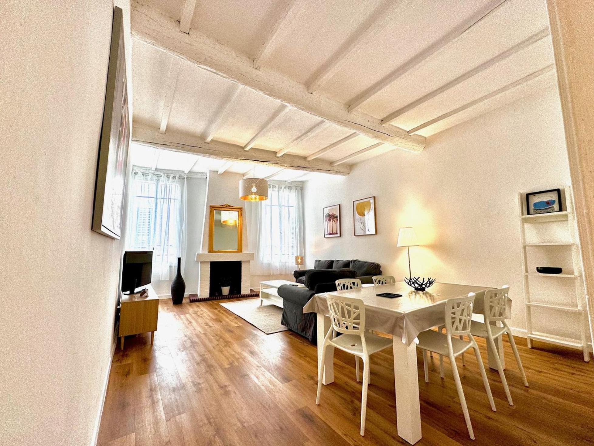 Riviera: Old Town Grand Near Promenade Apartment *